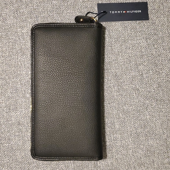 Tommy Hilfiger Black Wallet - Picture 2 of 9